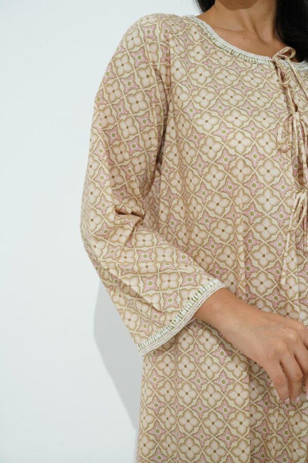 DSC09240 Cotton Jalabiya with simple Beadwork