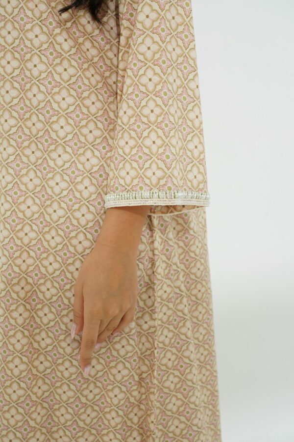 DSC09243 Cotton Jalabiya with simple Beadwork